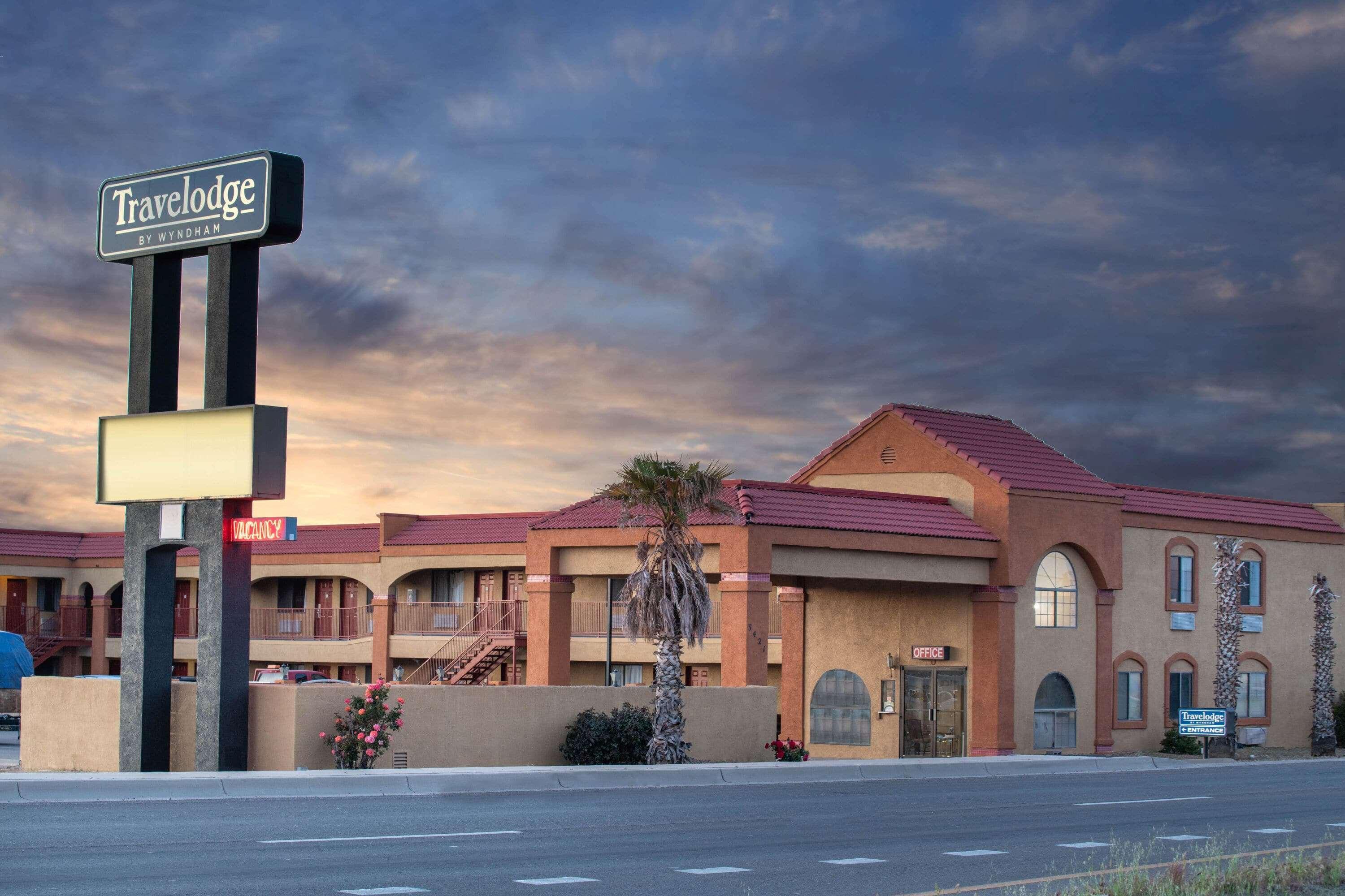 Travelodge By Wyndham Кингман Екстериор снимка